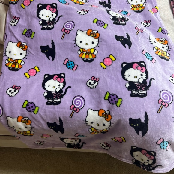 Hello Kitty Lavender Throw Blanket - Picture 1 of 1